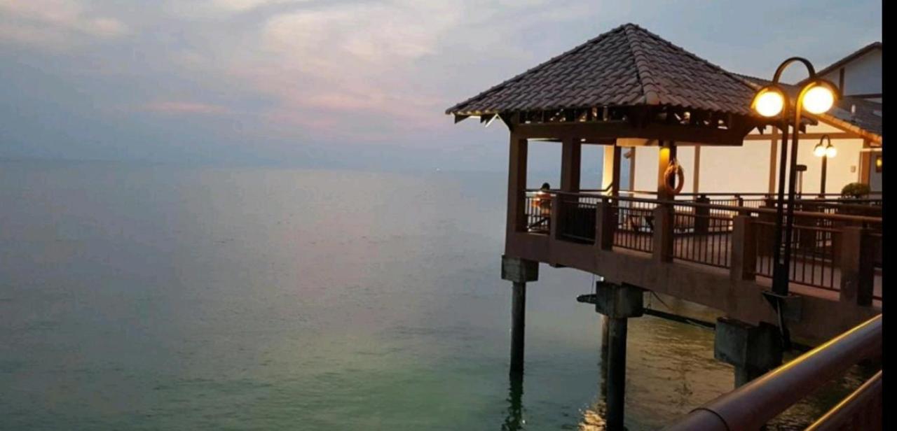 Water Chalet Or Premium Tower Seaview Port Dickson , Private Room Экстерьер фото